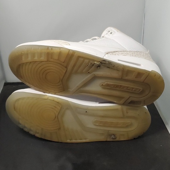 White Jordan 3s - Picture 5 of 6